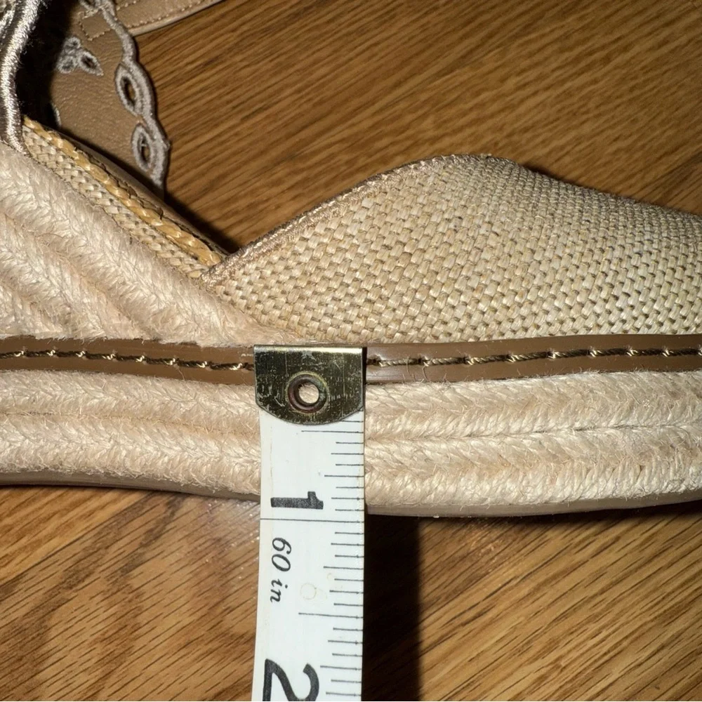 Crown Vintage Eyelet Detail Tan Espadrille 4”‎ Wedges Size 9.5 M